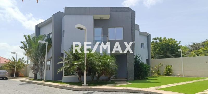 TonwHouse en Alquiler, Conjunto Residencial Amantea