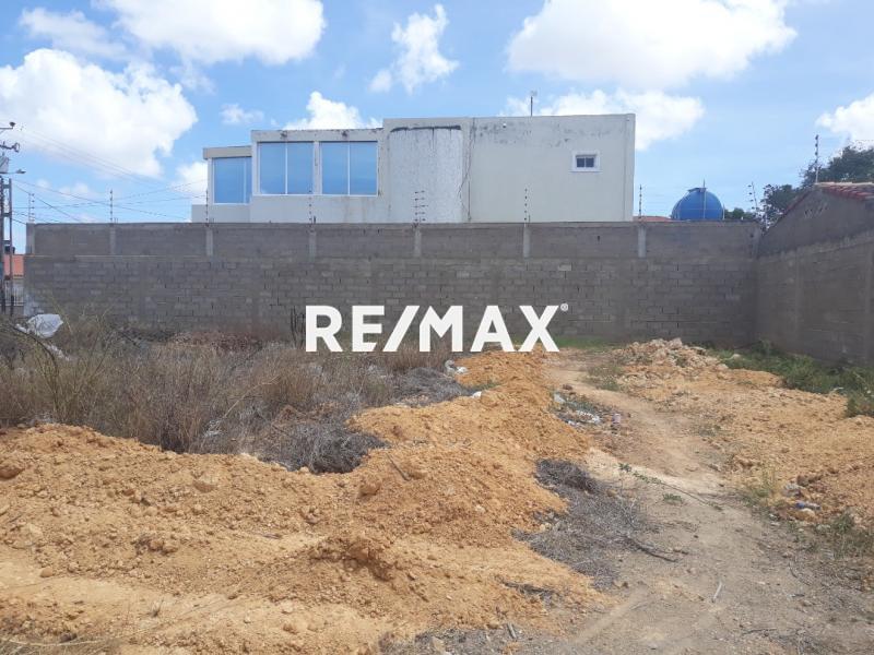 TERRENO EN VENTA, AV. ARSENIO NAVAS , URB. SANTA IRENE