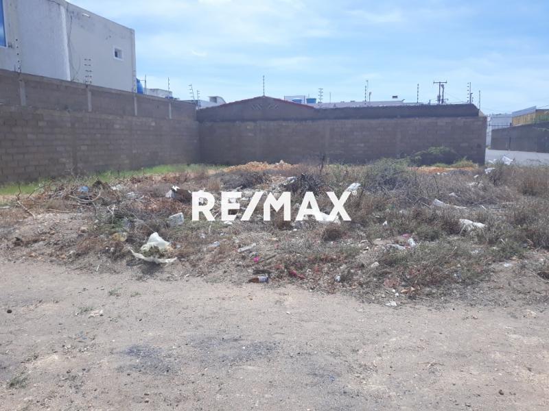 TERRENO EN VENTA, AV. ARSENIO NAVAS , URB. SANTA IRENE