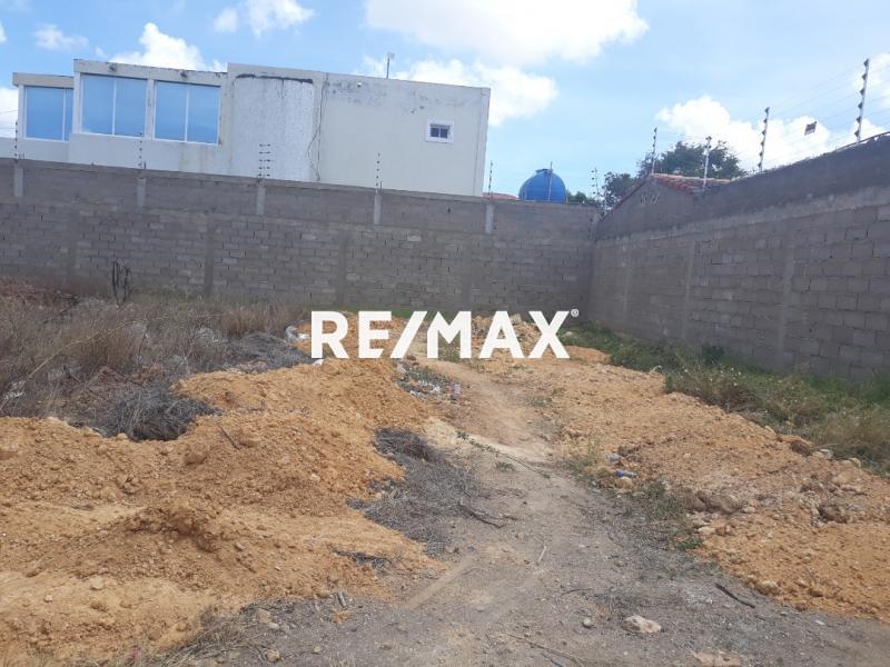 TERRENO EN VENTA, AV. ARSENIO NAVAS , URB. SANTA IRENE