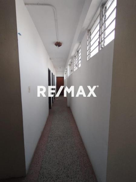 APARTAMENTO EN VENTA UBICADO EN LA AV. BOLIVAR , PUNTO FIJO