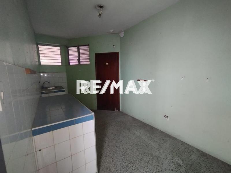 APARTAMENTO EN VENTA UBICADO EN LA AV. BOLIVAR , PUNTO FIJO