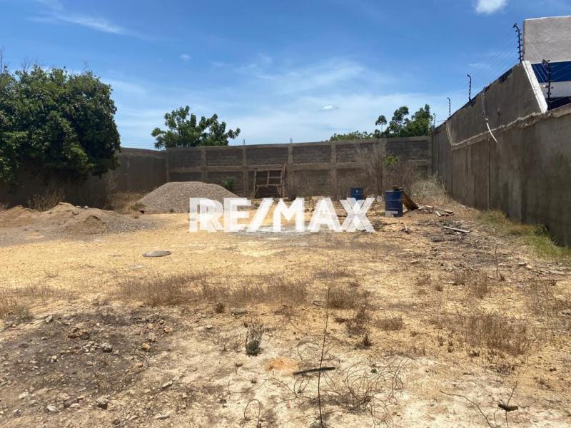 Se vende Terreno  cercado en la Urb. Casacoima