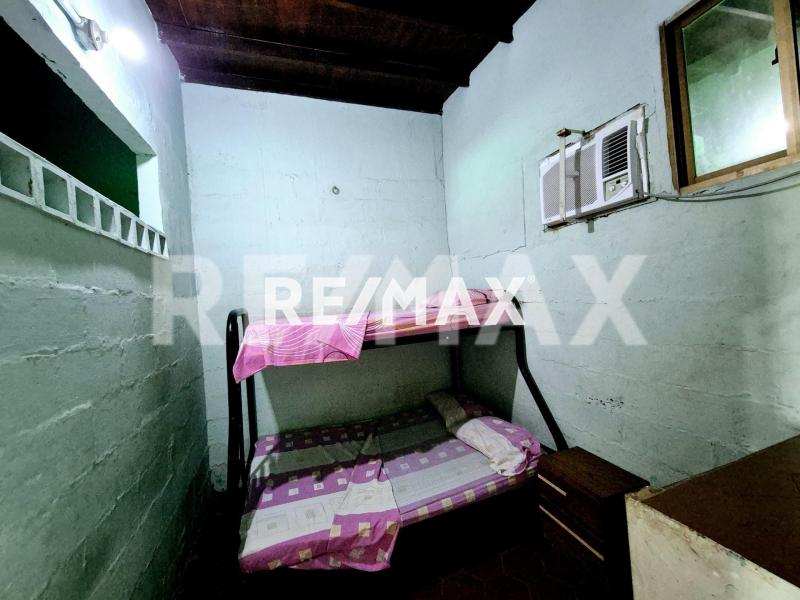 En Casa en Villa Marina Frente a la Playa