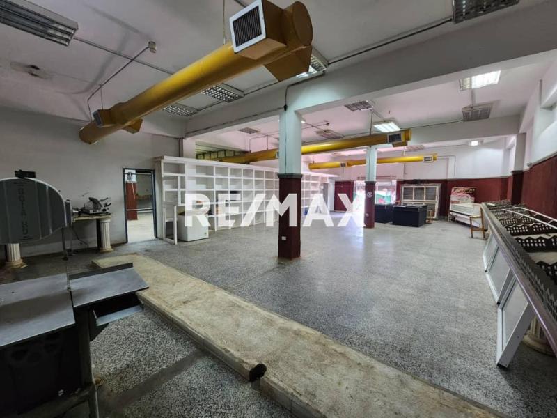 En Venta Edificio Comercial Calle Arismendi