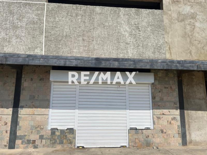 Local en Venta, Carretera Vieja Punta Cardon.