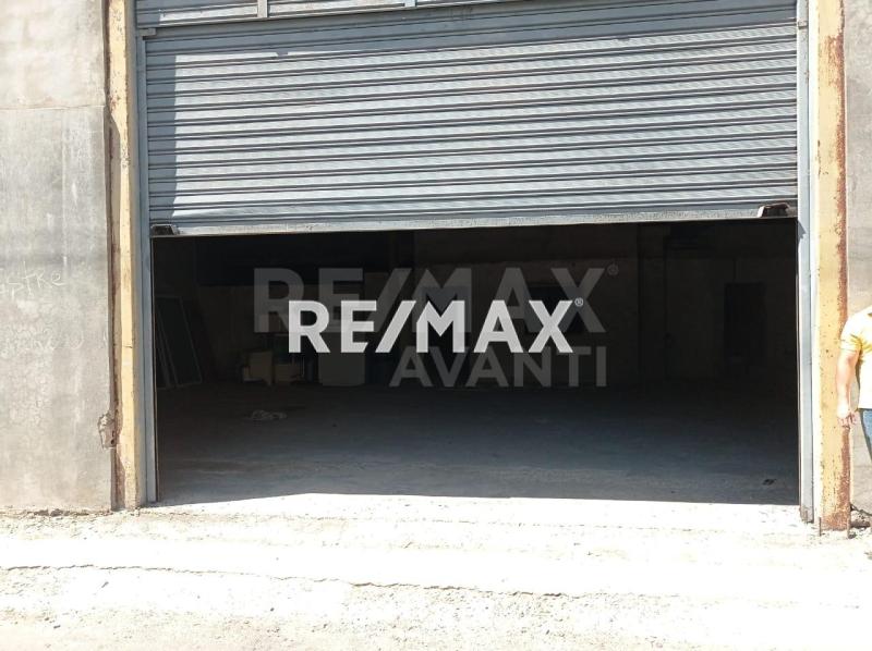 En Alquiler Galpon Comercial Calle Sucre en el Centro de Punto Fijo