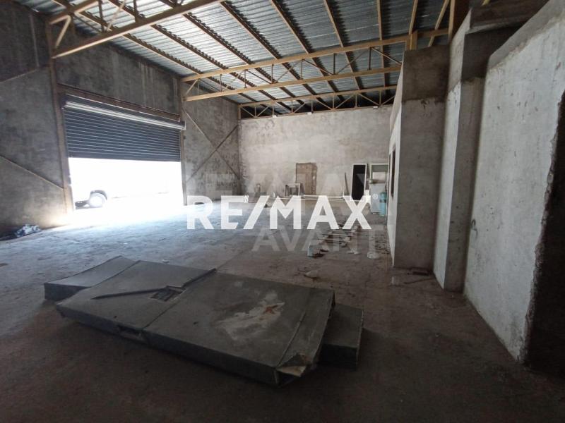 En Alquiler Galpon Comercial Calle Sucre en el Centro de Punto Fijo