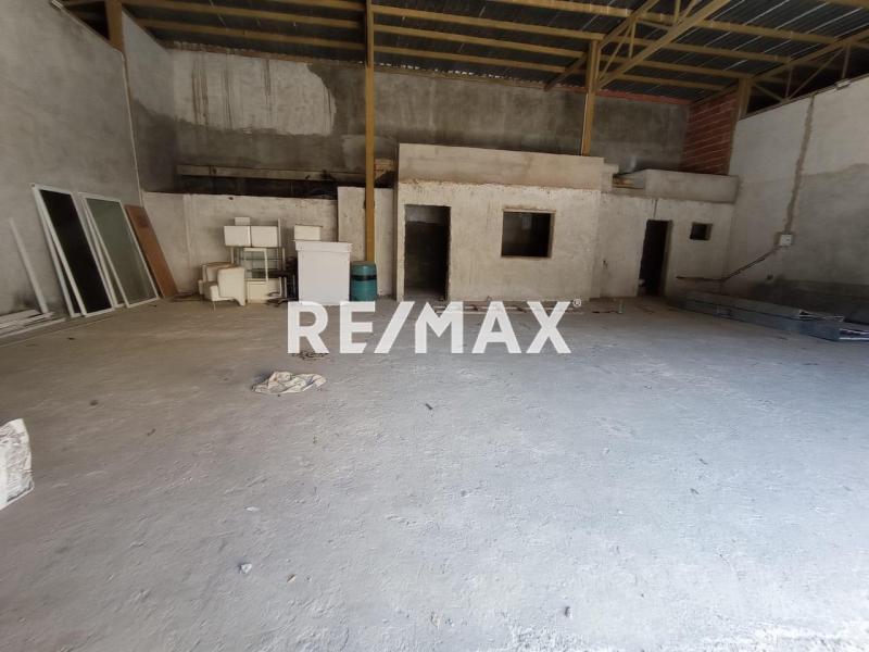 En Alquiler Galpon Comercial Calle Sucre en el Centro de Punto Fijo