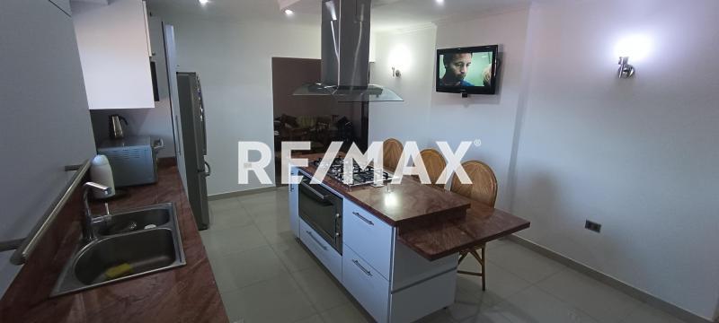 Amplia casa en Urbanización residencial en Avenida Principal