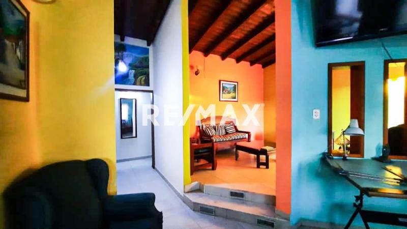 Casa en Venta  con dos anexos amoblada y equipada en Puerta Maraven