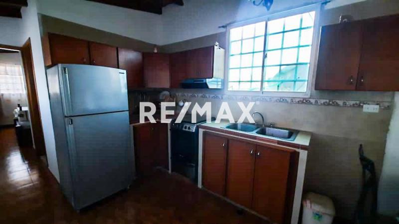 Casa en Venta  con dos anexos amoblada y equipada en Puerta Maraven