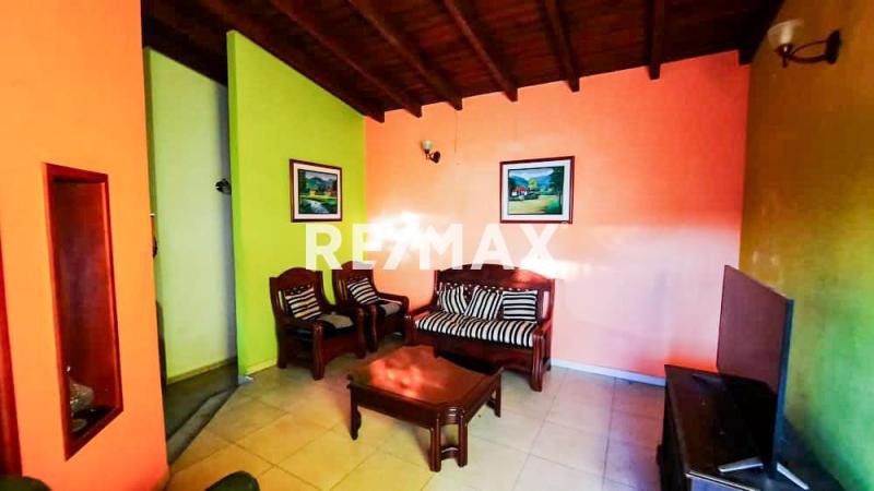 Casa en Venta  con dos anexos amoblada y equipada en Puerta Maraven