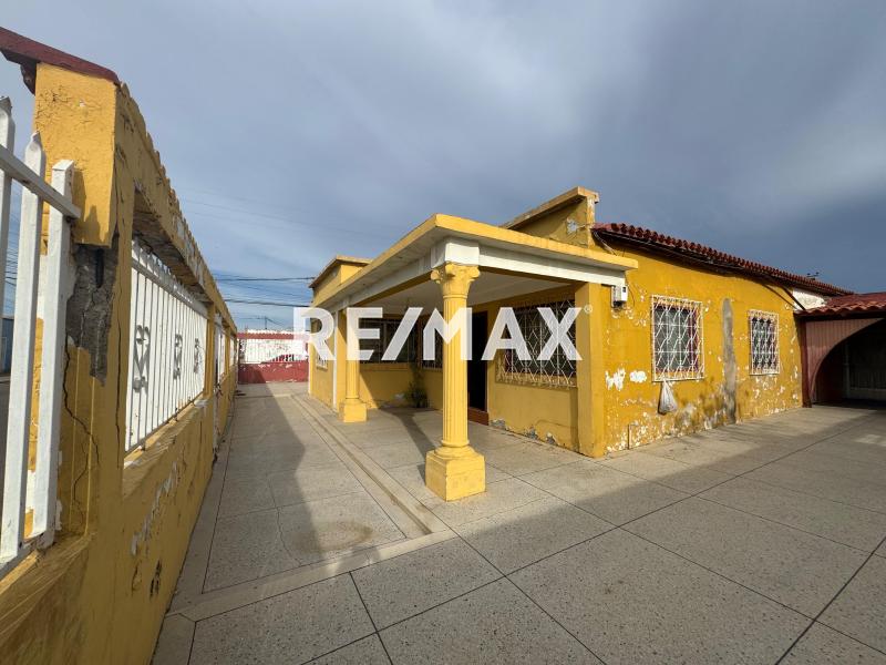 Casa + Local en Venta.  Punto Fijo