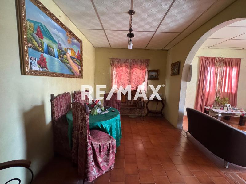 Casa + Local en Venta.  Punto Fijo