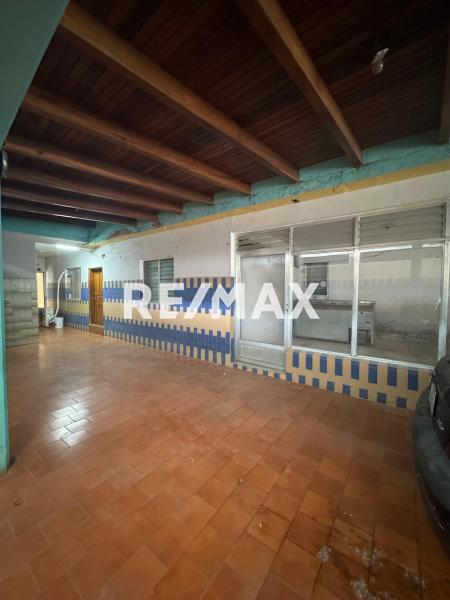 Casa + Local en Venta.  Punto Fijo