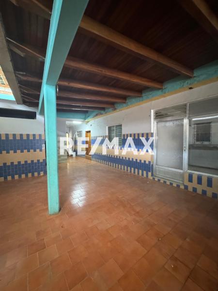 Casa + Local en Venta.  Punto Fijo