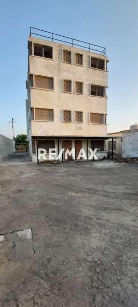 Edificio en Venta, Caja de Agua