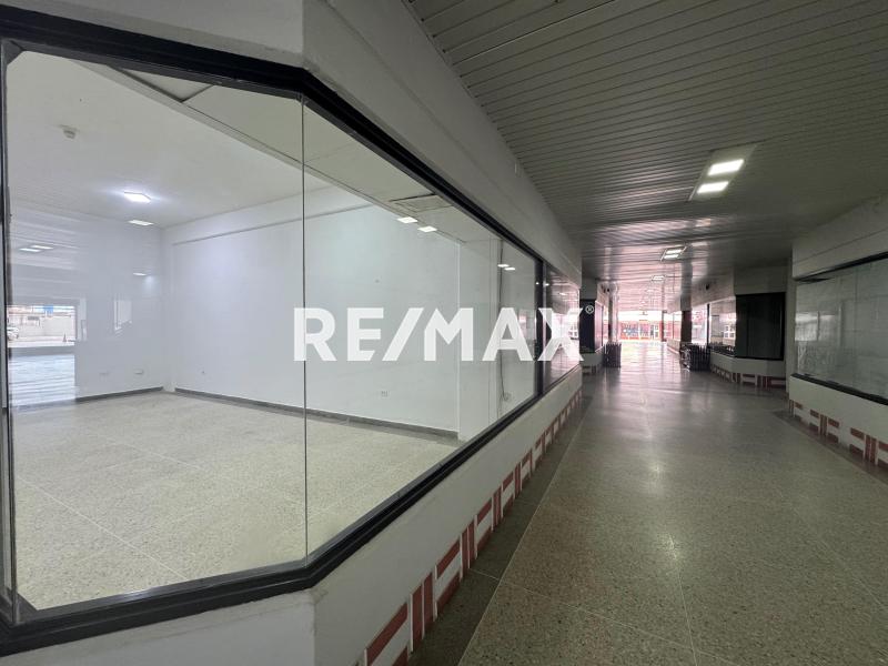 Local Comercial en Alquiler.  Centro de Punto Fijo