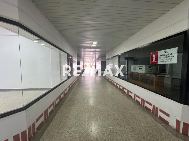 Local Comercial en Alquiler.  Centro de Punto Fijo