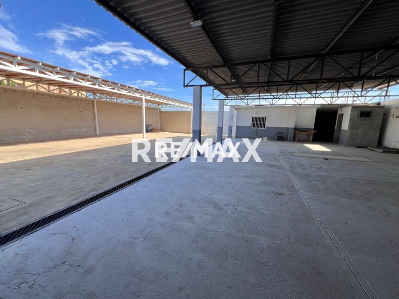 Se vende hermoso e impecable galpón! Puerta Maraven. Urb. La España
