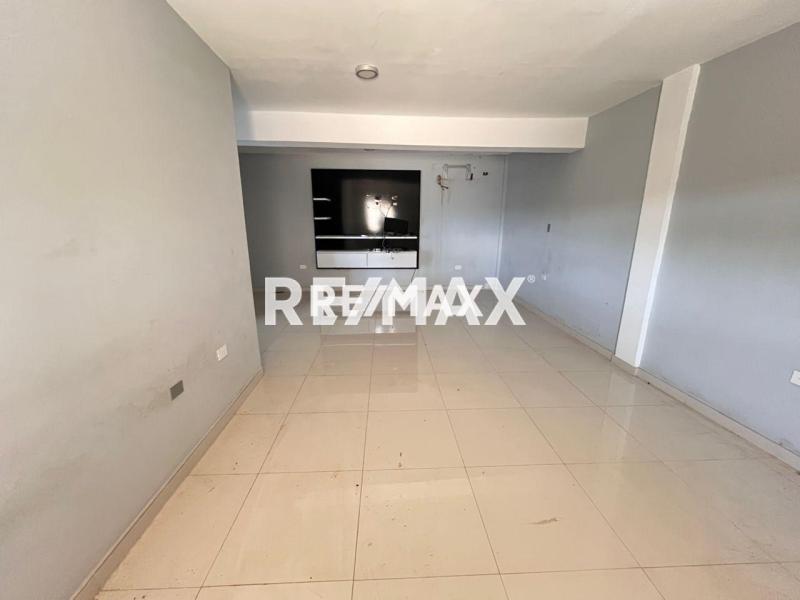 Se vende hermoso e impecable galpón! Puerta Maraven. Urb. La España