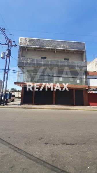 Edificio en Venta, Calle Ecuador, Centro de Punto Fijo.