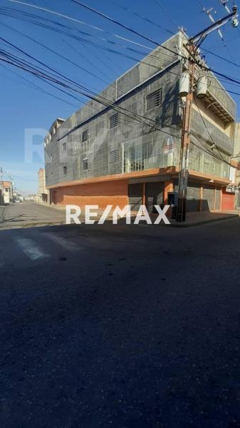 Edificio en Venta, Calle Ecuador, Centro de Punto Fijo.