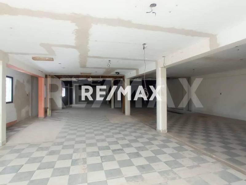 Edificio en Venta, Calle Ecuador, Centro de Punto Fijo.