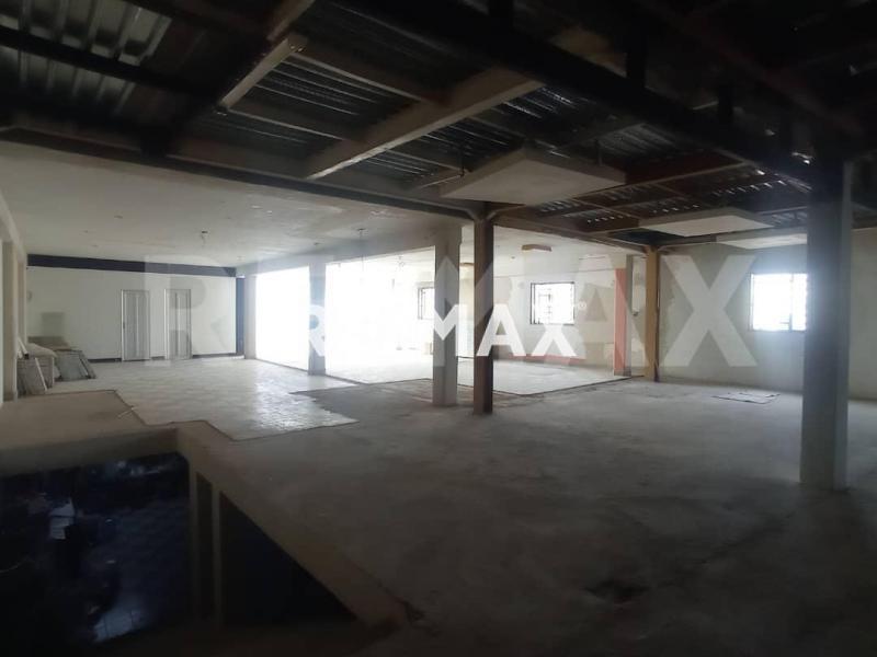 Edificio en Venta, Calle Ecuador, Centro de Punto Fijo.