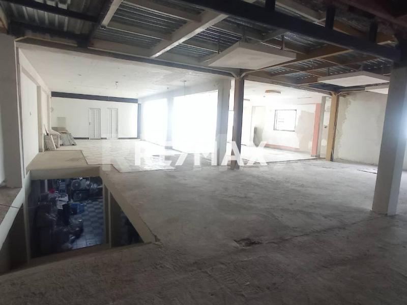 Edificio en Venta, Calle Ecuador, Centro de Punto Fijo.
