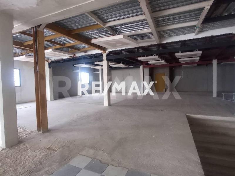 Edificio en Venta, Calle Ecuador, Centro de Punto Fijo.