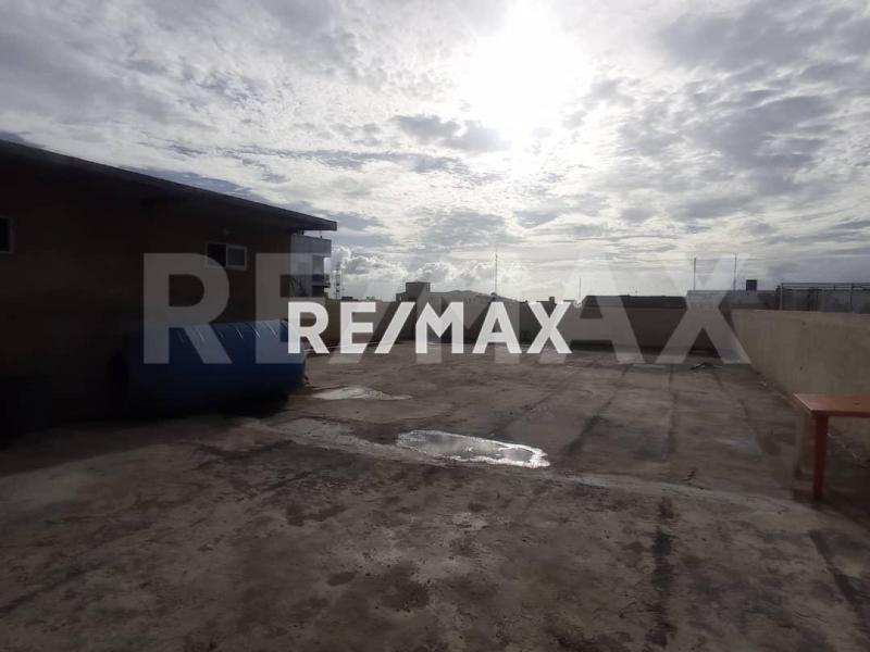 Edificio en Venta, Calle Ecuador, Centro de Punto Fijo.