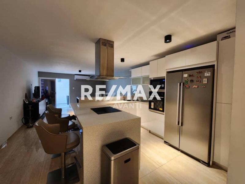 CASA EN VENTA PUERTA MARAVEN URB LOS ROQUES
