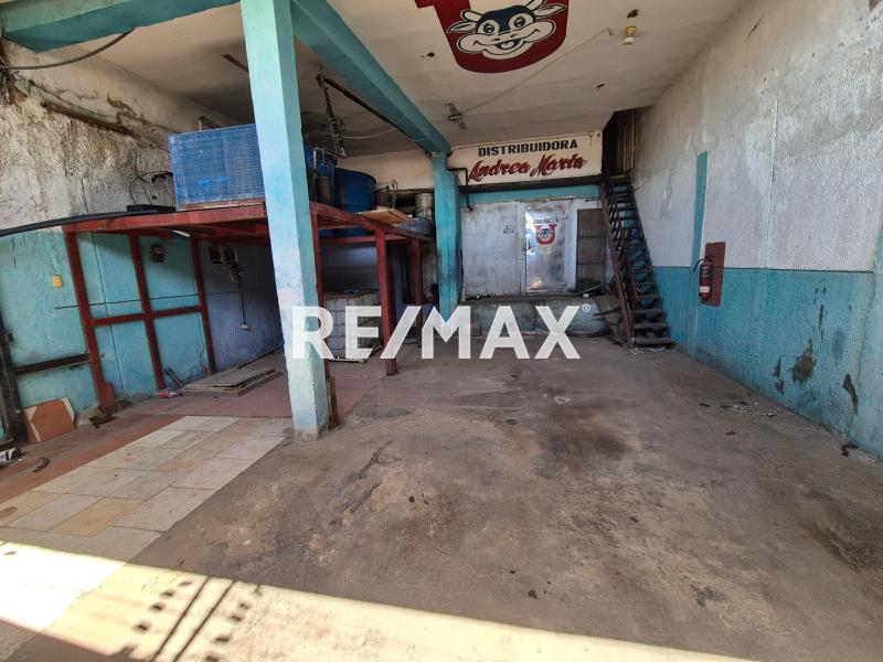 En Venta Casa + Galpon Centro de Punt Fijo