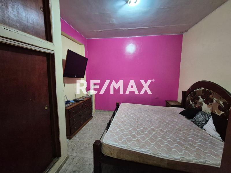 En Venta Casa + Galpon Centro de Punt Fijo