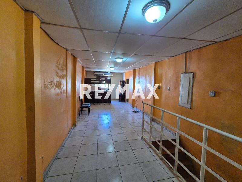 En Venta Casa + Galpon Centro de Punt Fijo