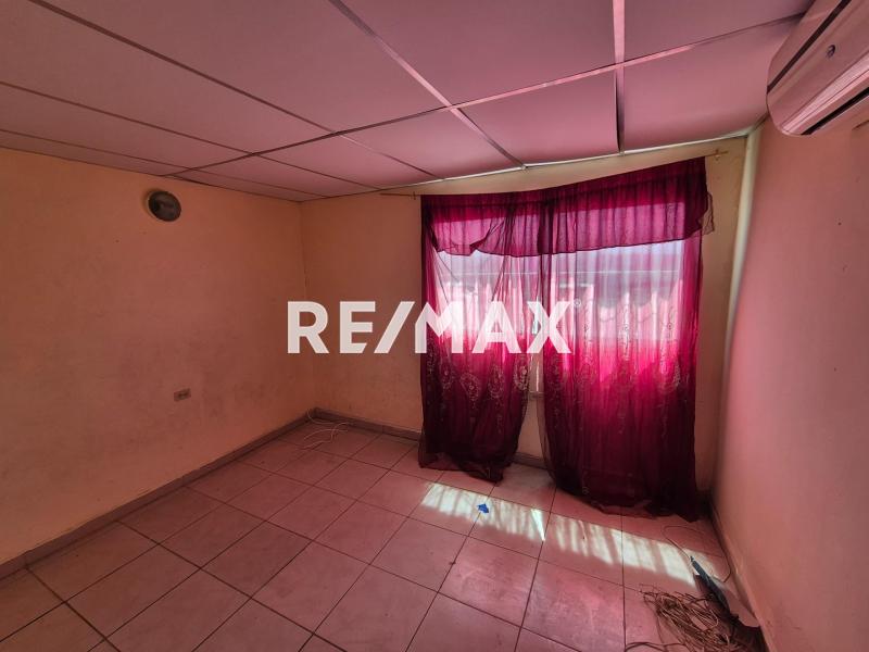 En Venta Casa + Galpon Centro de Punt Fijo