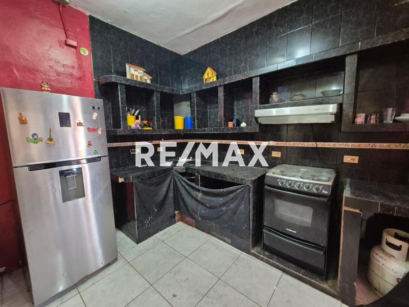 En Venta Casa + Galpon Centro de Punt Fijo