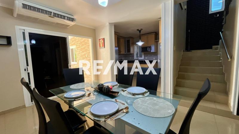 Town House en Alquiler Conjunto Privado