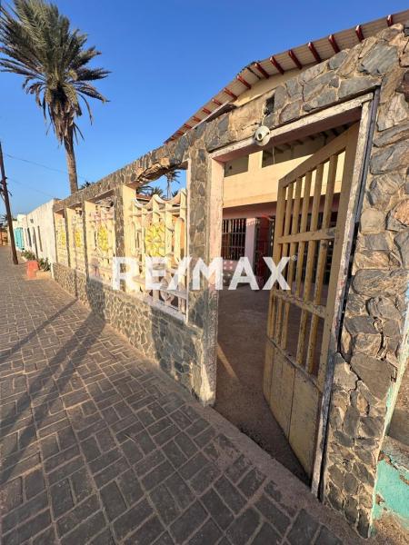 Casa a orilla de la playa en Adicora