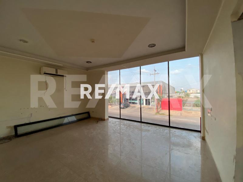 VENTA  LOCALES CON TERRAZA PUERTA MARAVEN AV OLLARVIDES
