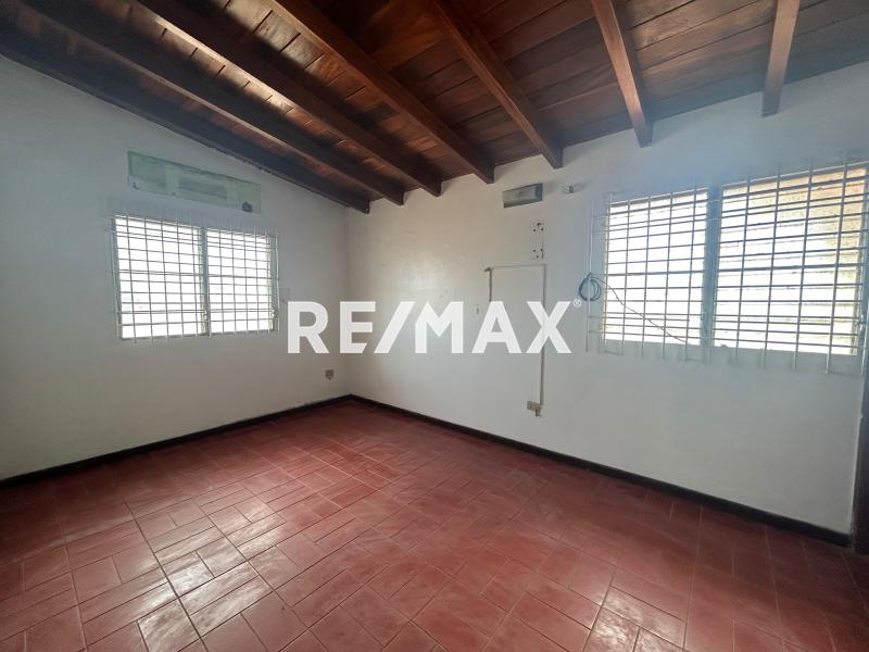 En Alquiler Casa o TownHouse Avenida Pumarrosa, Caja de Agua, Punto Fijo, Carirubana, Falcón, 4102, VEN