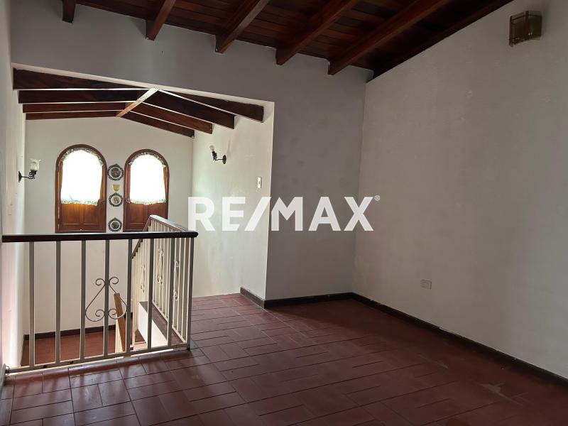 En Alquiler Casa o TownHouse Avenida Pumarrosa, Caja de Agua, Punto Fijo, Carirubana, Falcón, 4102, VEN