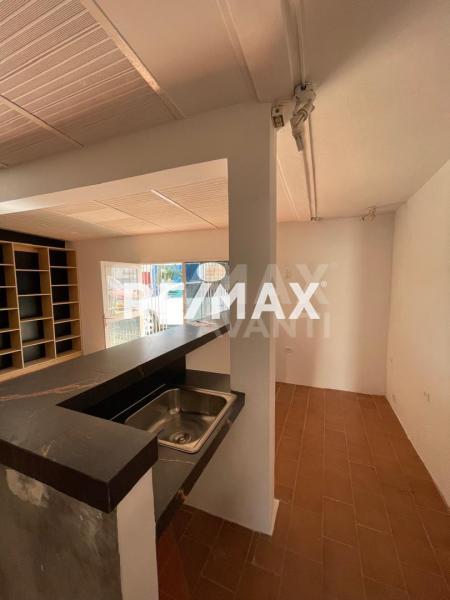 En Venta Local Comercial av los caobos, urb santa irene