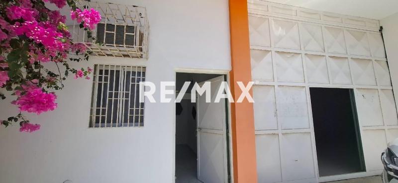 En Alquiler Negocio Avenida Santa Lucia, Santa Irene