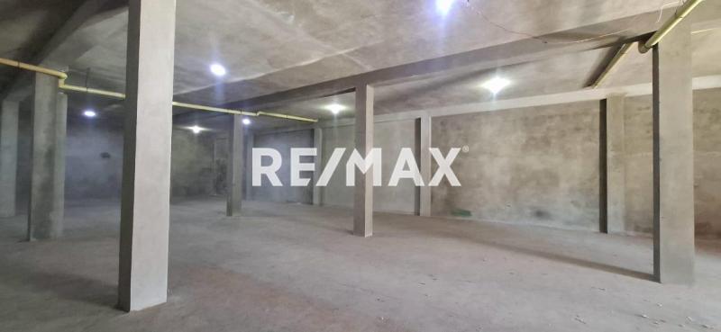 En Alquiler Negocio Avenida Santa Lucia, Santa Irene