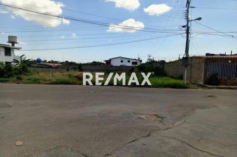En Venta Terreno y Parcela Calle Santa Emilia, Guaranao, Punto Fijo, Carirubana, Falcón, 4102, VEN