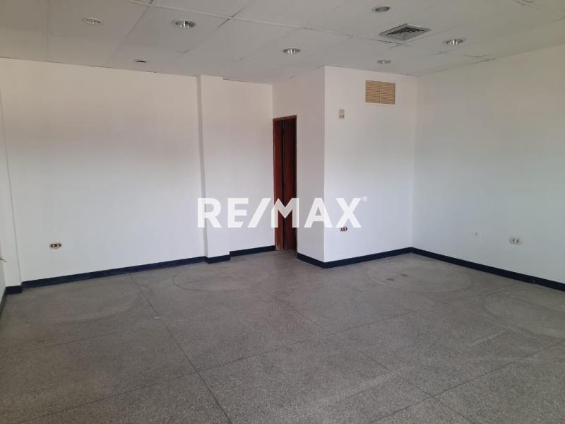 En Alquiler Local Comercial urb. Santa Fe. calle Arsenio Navas. Punto Fijo Edo Falcon