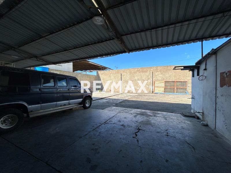 En Alquiler Local Industrial y Galpón Avenida Pumarrosa, Centro, Punto Fijo, Carirubana, Falcón, 4102, VEN